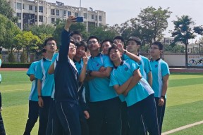 勒沃库森训练开放日，赛后绝杀压哨引欢呼，法国杯在即，球探报告显示潜力的简单介绍爱游戏网页版