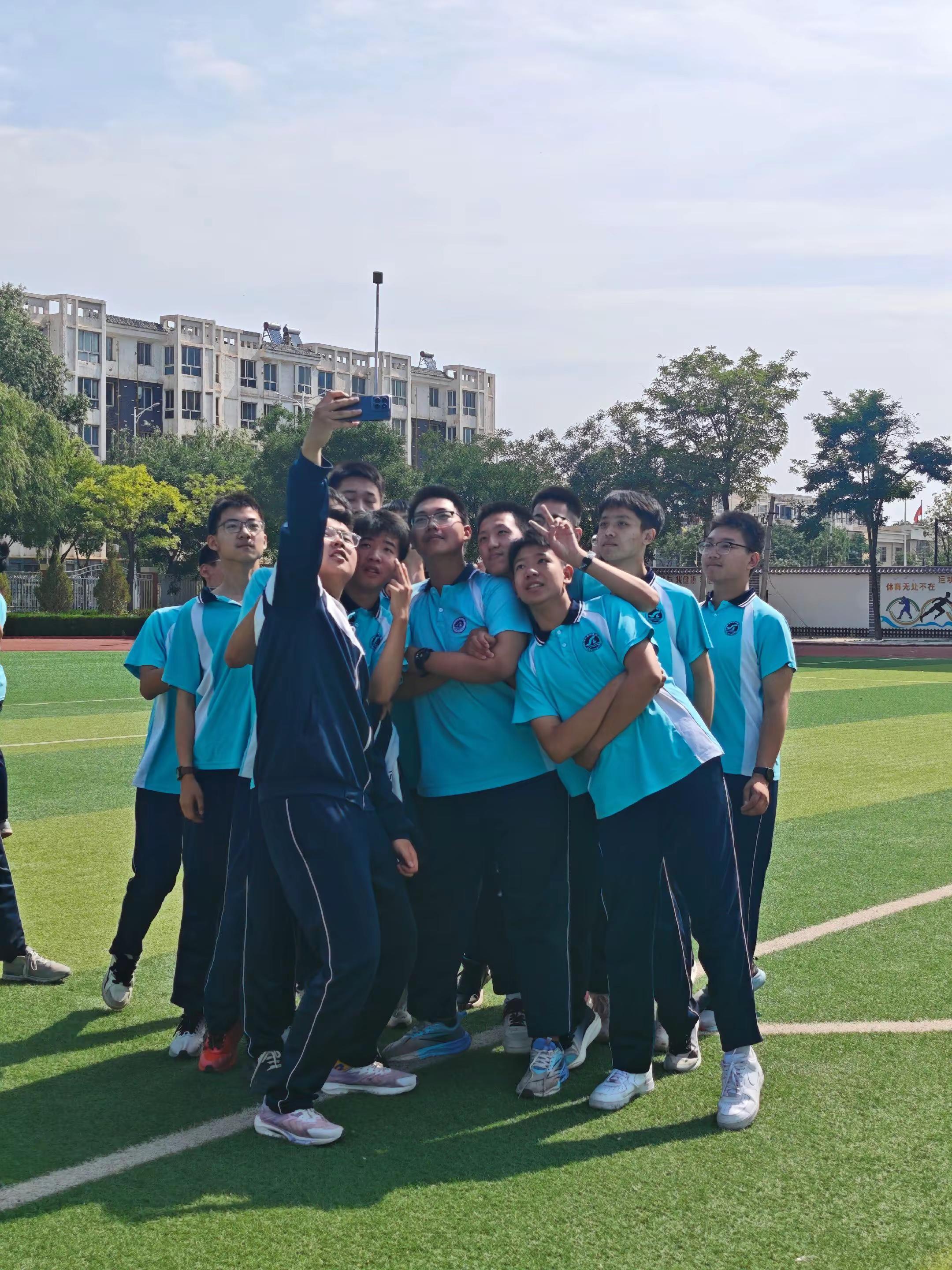 勒沃库森训练开放日，赛后绝杀压哨引欢呼，法国杯在即，球探报告显示潜力的简单介绍